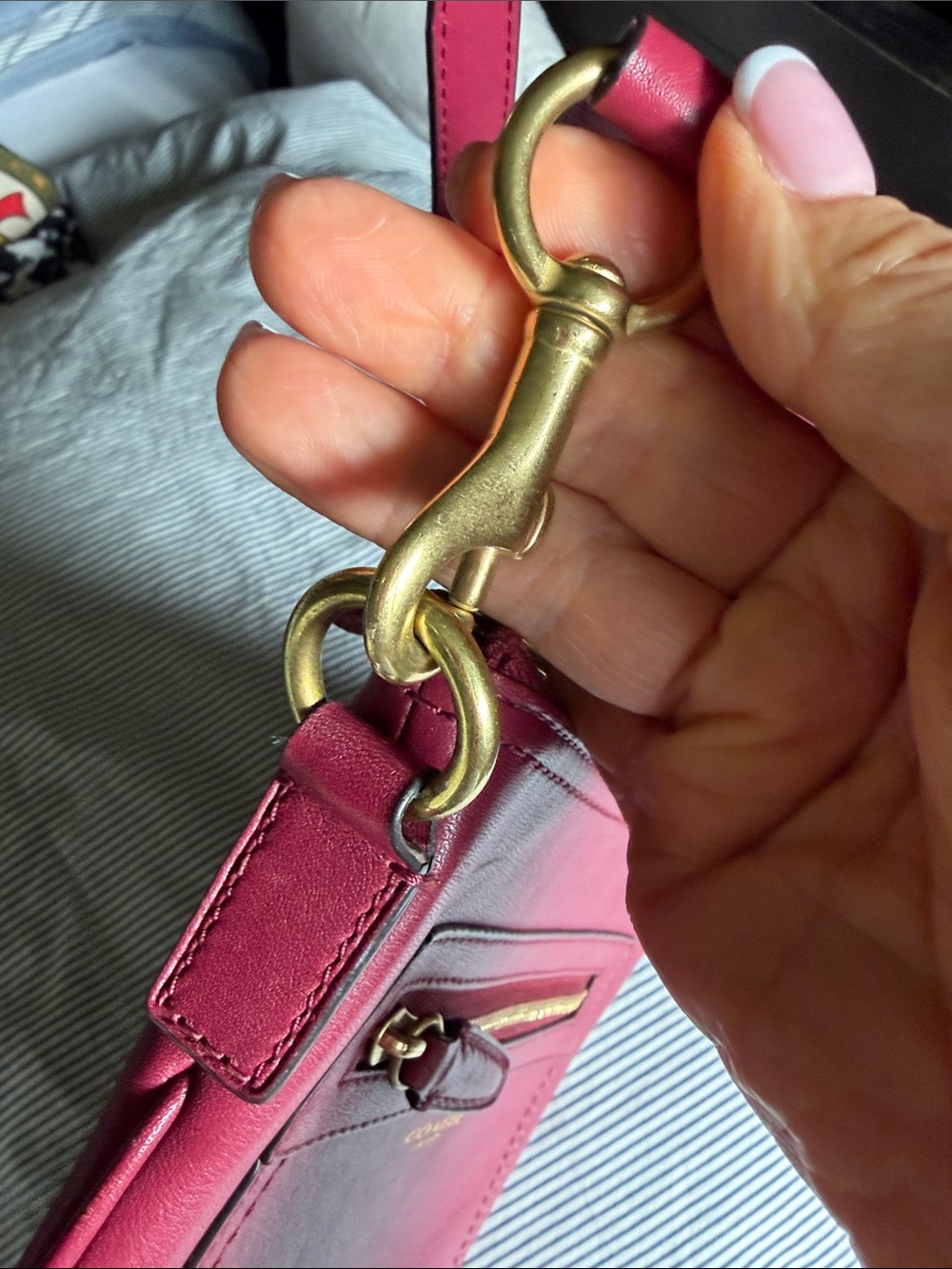 Vintage Coach Berry Leather Small Crossbody Bag with Gold Hardware - Picture 3 of 9